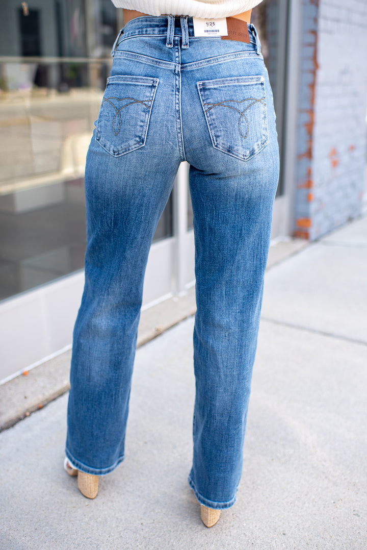 Judy Blue Kayda 90s Straight Jeans (Medium)