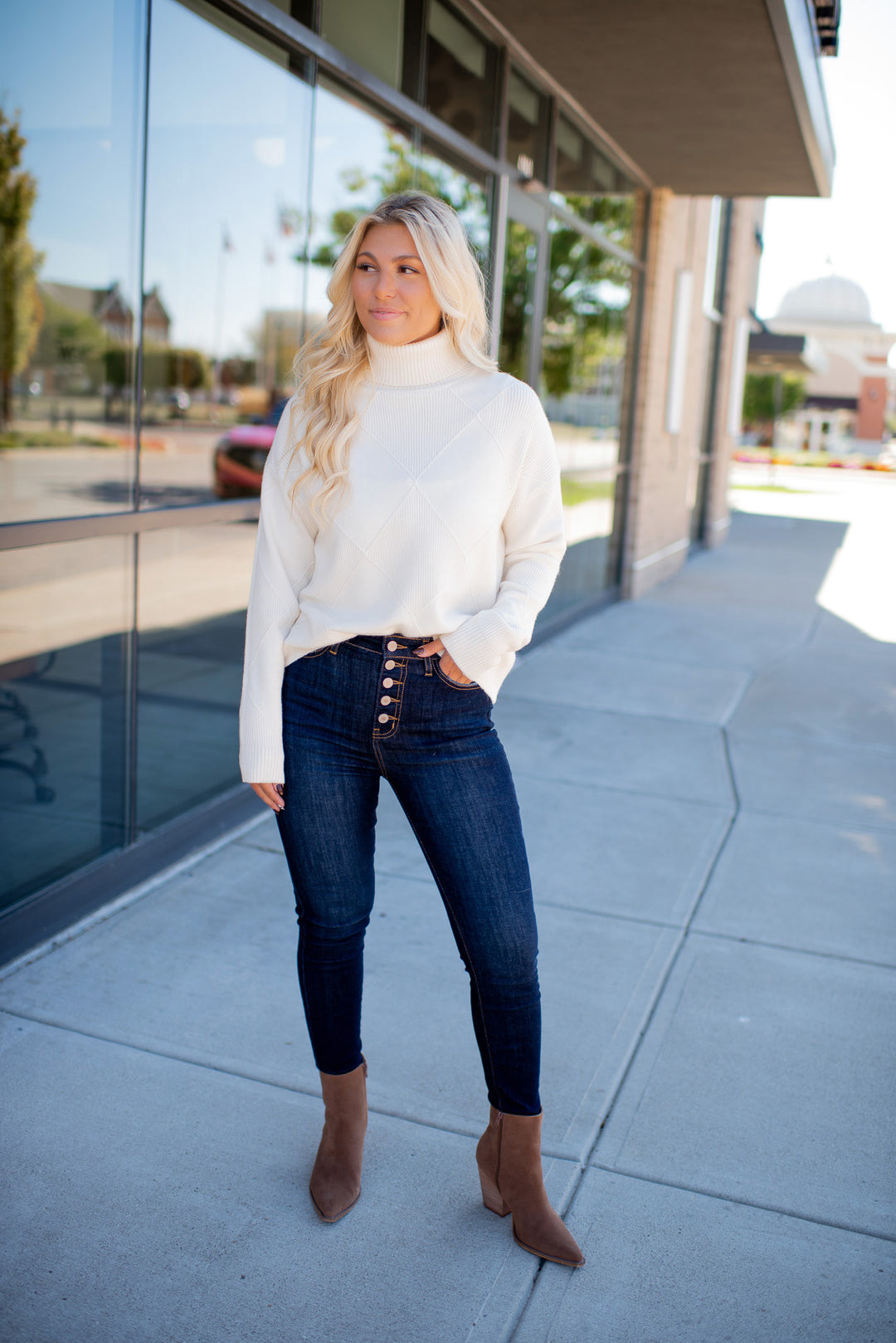 The Audrey Turtle Neck (Ivory)