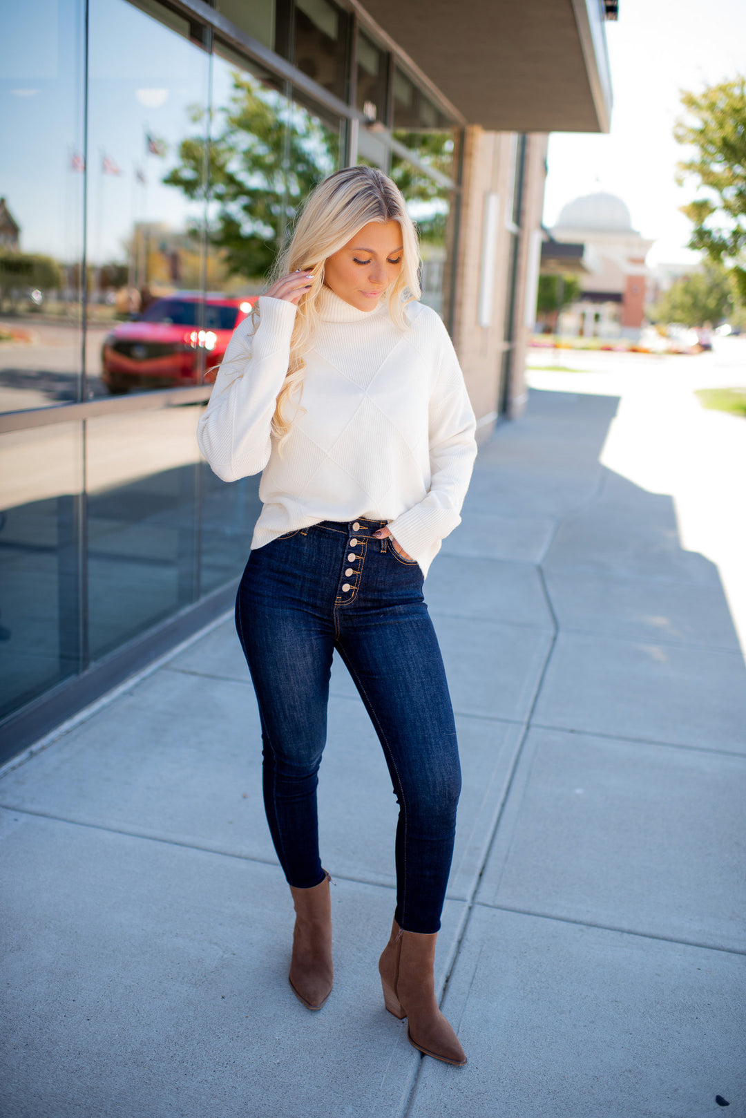 The Audrey Turtle Neck (Ivory)