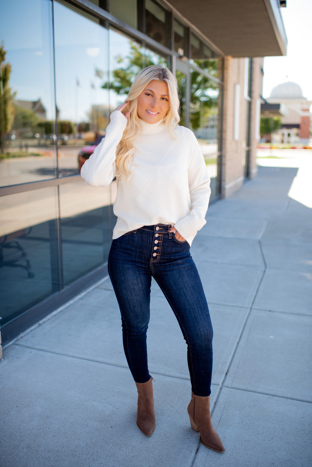 The Audrey Turtle Neck (Ivory)