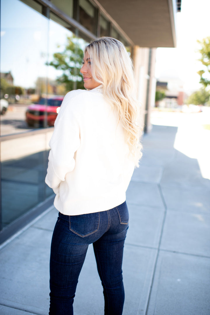 The Audrey Turtle Neck (Ivory)