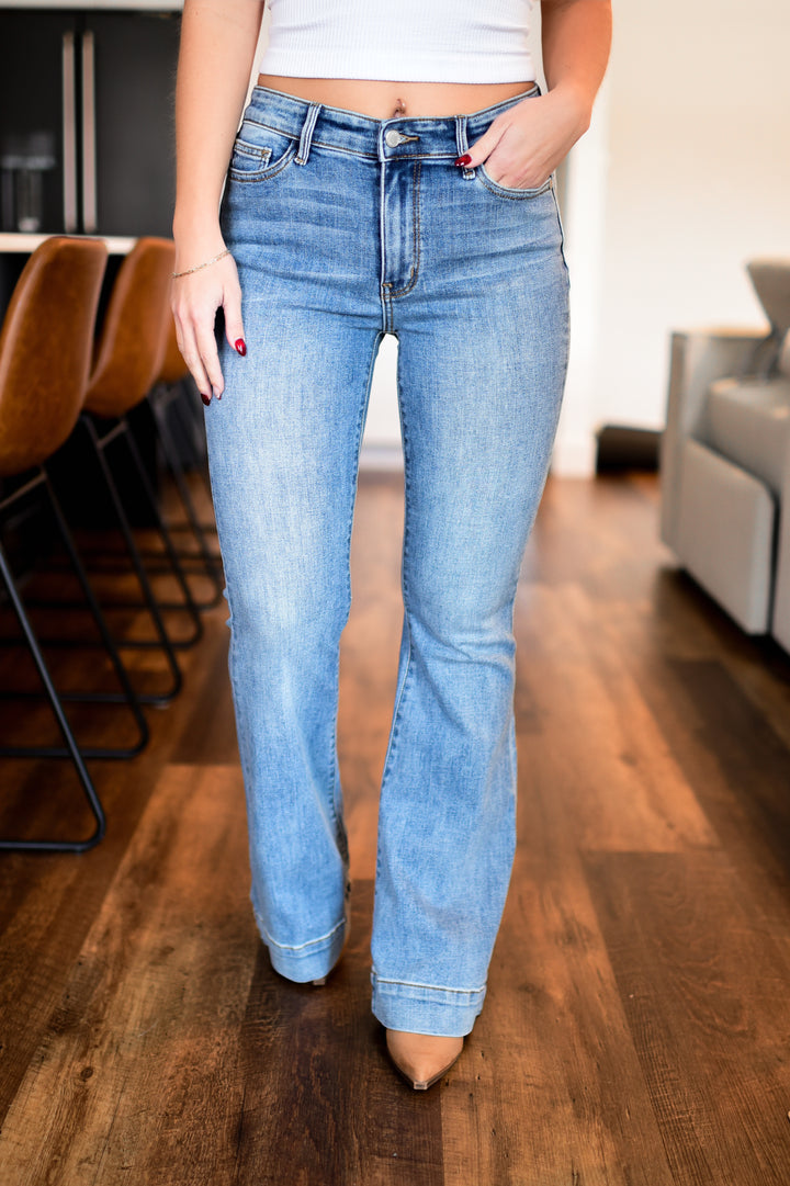 Judy Blue Bianca Flare Denim Jeans (Medium Wash)