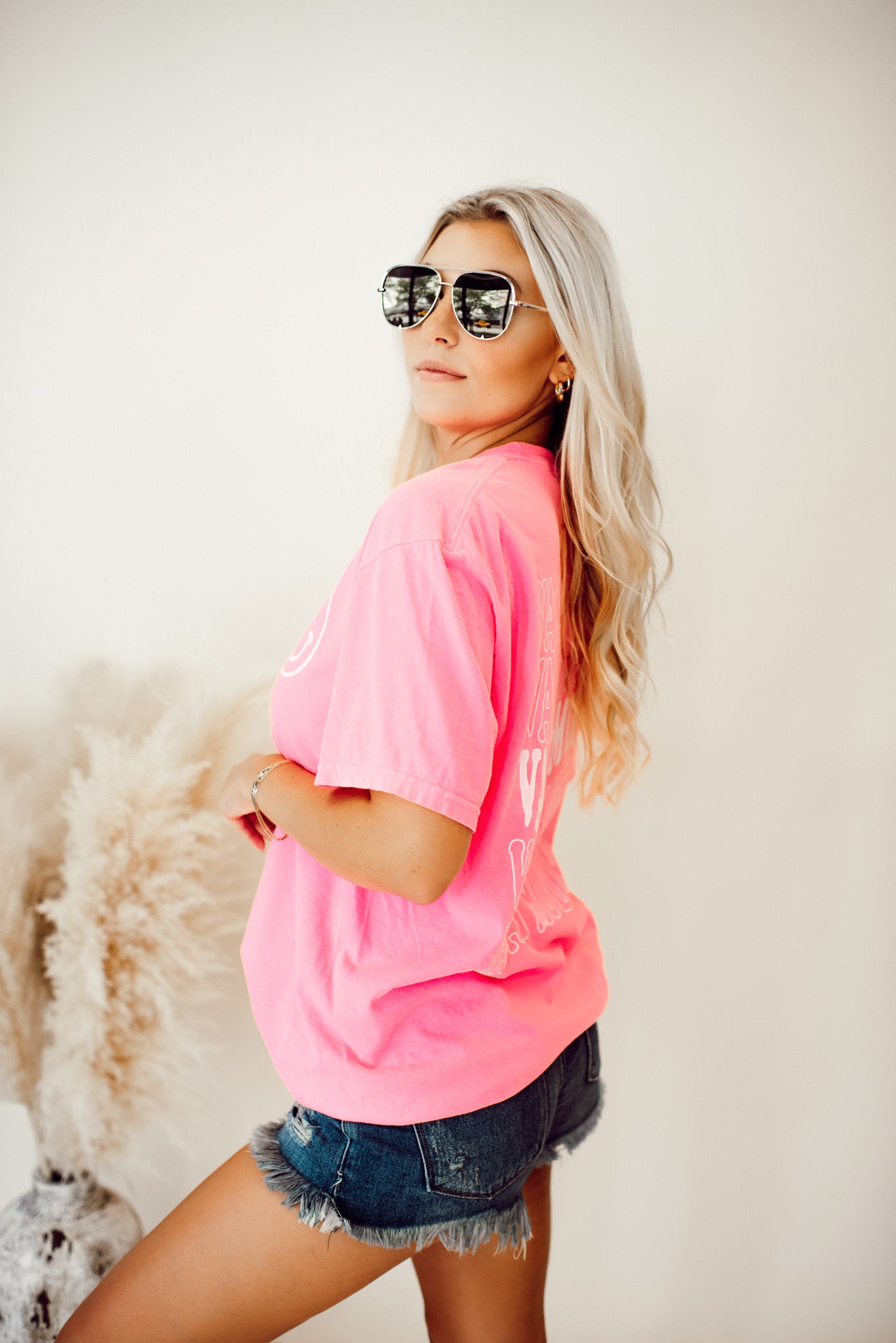 Vacay Mode Vintage Oversized Graphic Tee (Neon Pink)