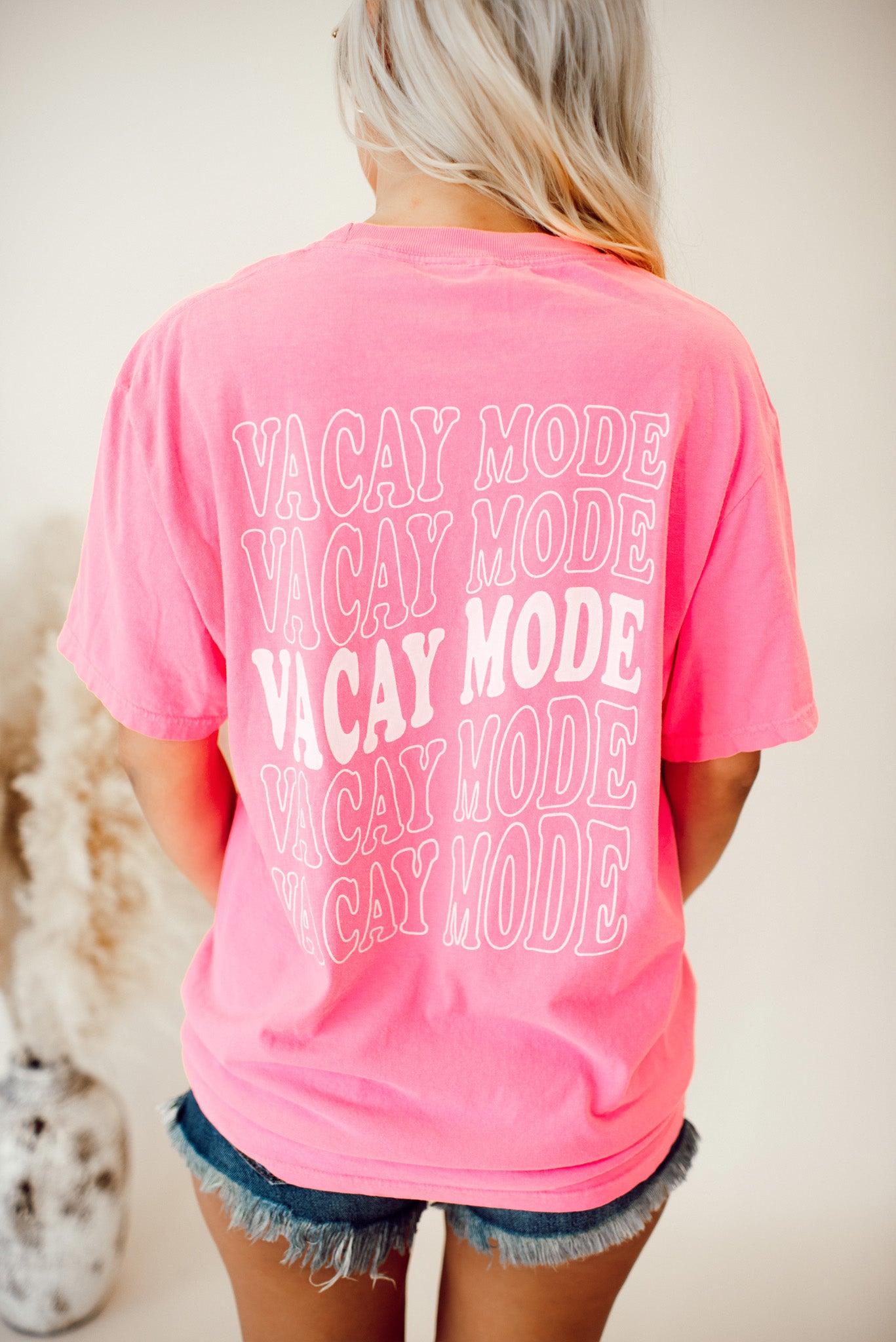 Vacay Mode Vintage Oversized Graphic Tee (Neon Pink)