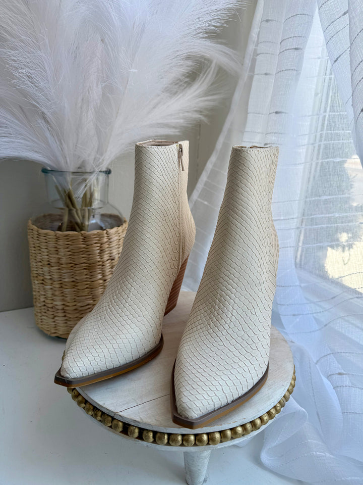 Oasis Society Sonia Western Booties (Ivory Croc)