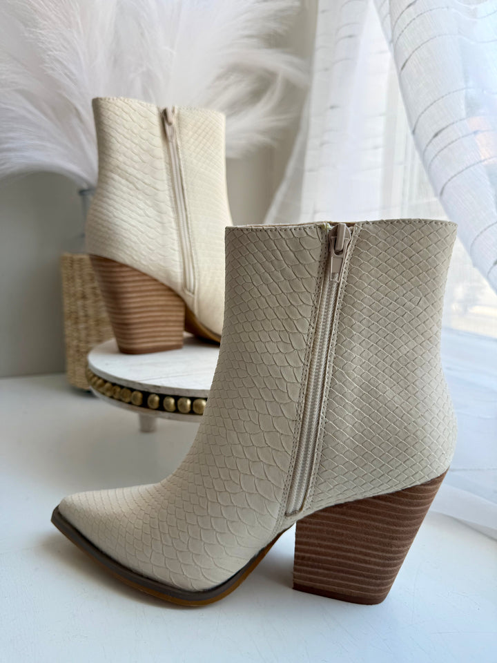 Oasis Society Sonia Western Booties (Ivory Croc)