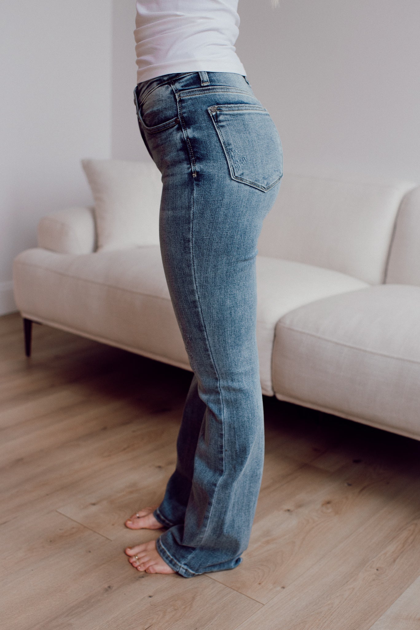 Judy Blue Alana Mid Rise Clean Bootcut Denim Jeans (Light Medium Wash)